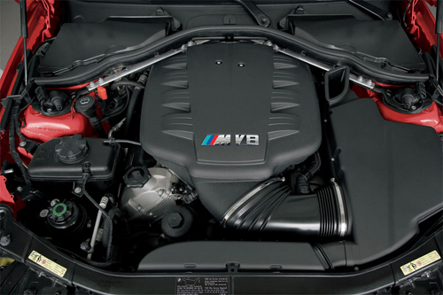  8-цилиндровый V-образный двигатель мощностью 420 л.с.